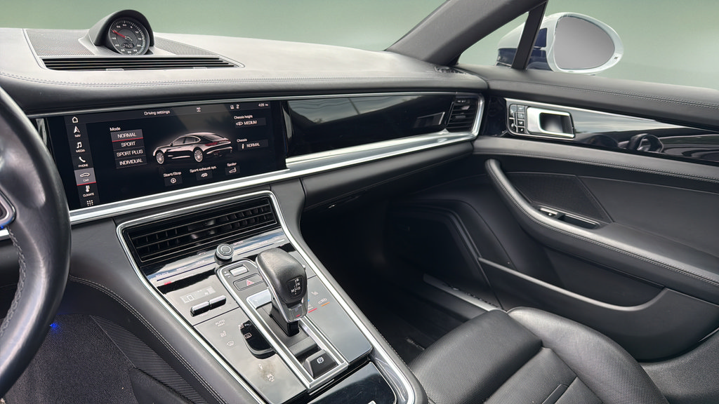 Used 2018 Porsche Panamera 4S AWD/4WD image 35