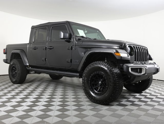 Used 2021 Jeep Gladiator Sport image 3