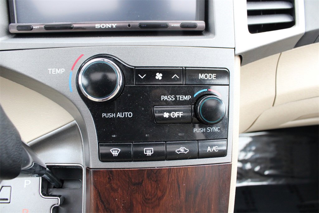 Used 2013 Toyota Venza LE image 17