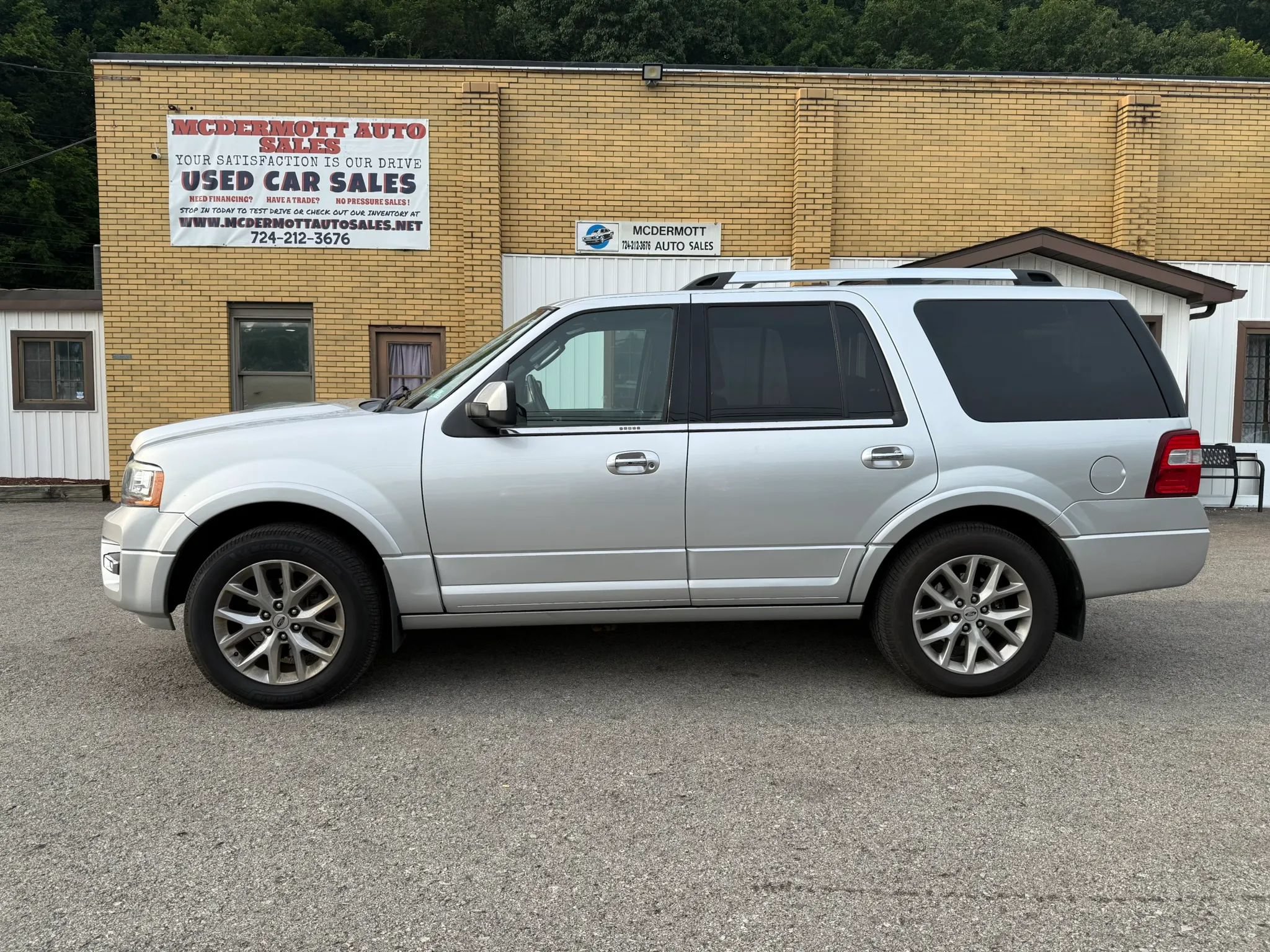 Used 2017 Ford Expedition Limited w/ Equipment Group 301A AWD/4WD image 2