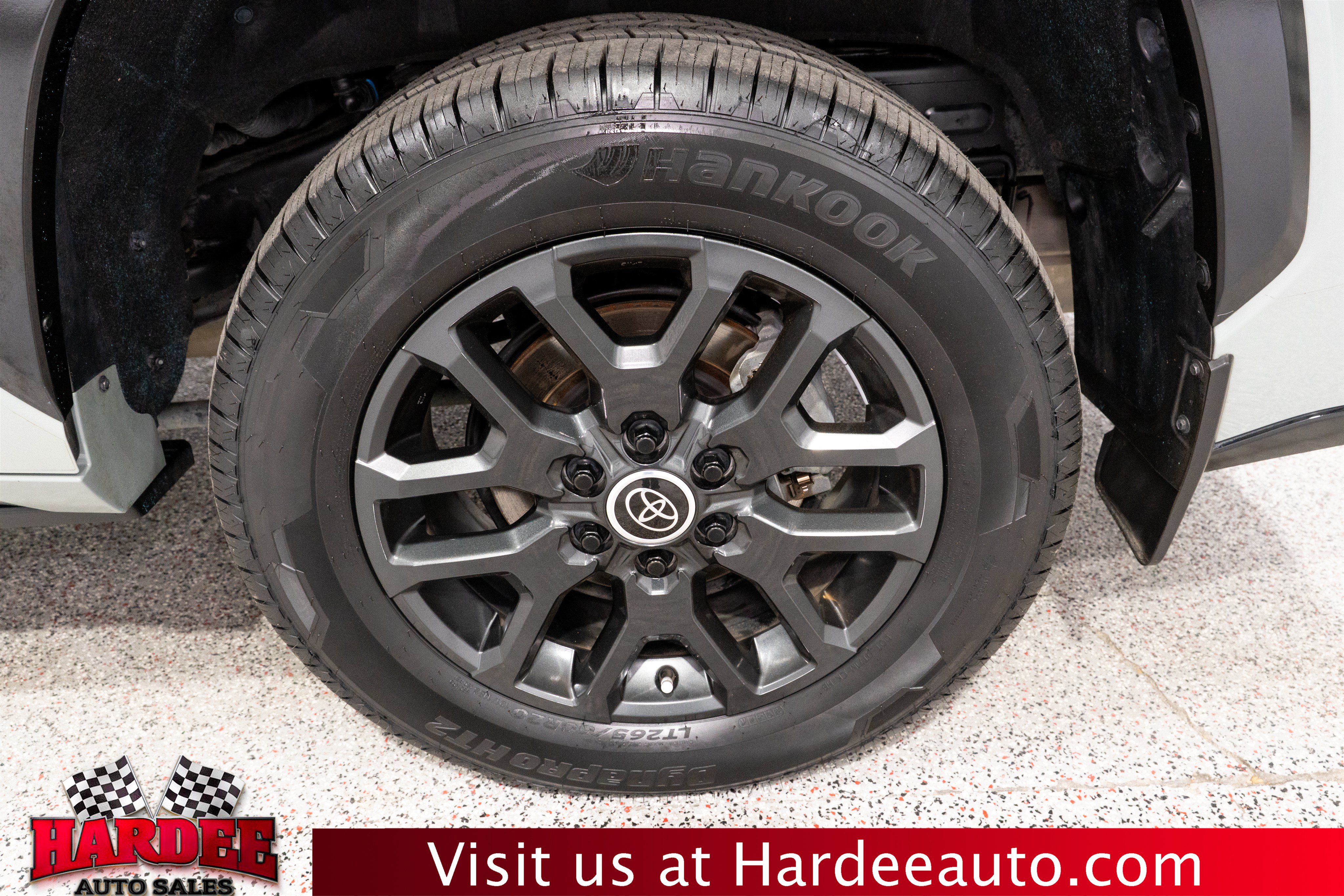Used 2024 Toyota Sequoia Platinum AWD/4WD image 10