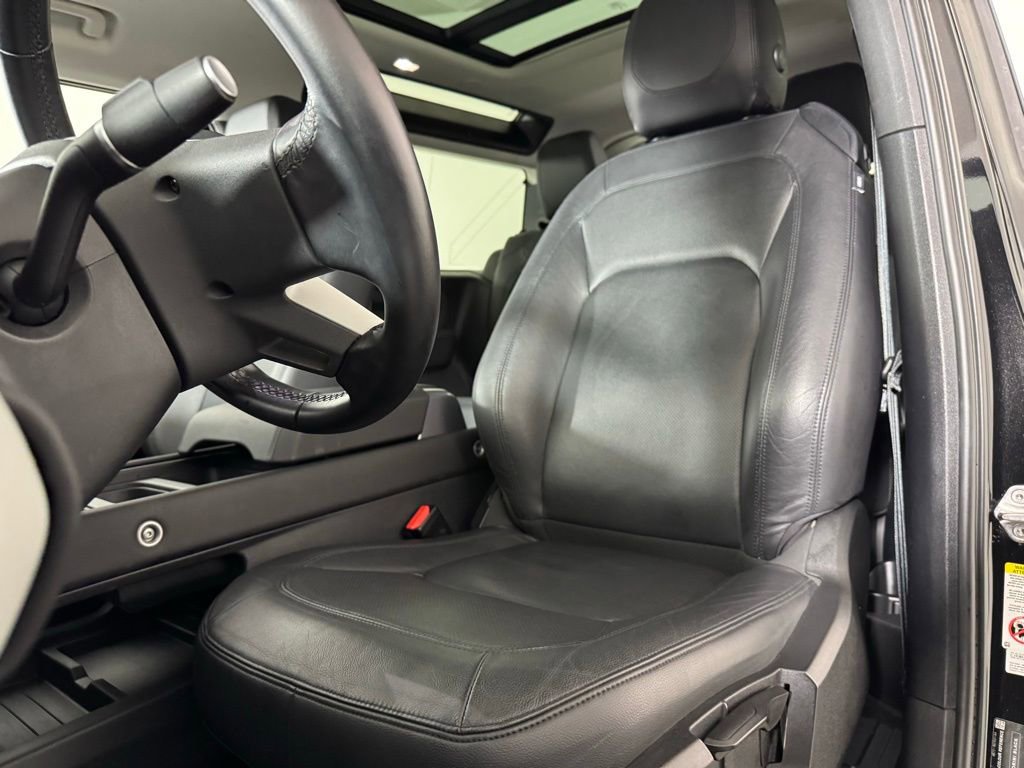 Used 2024 Land Rover Defender 90 S image 13