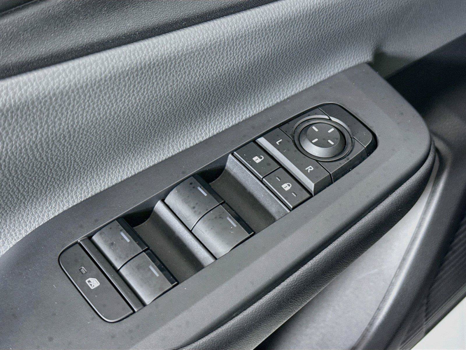 Certified 2025 Toyota Prius LE FWD image 25
