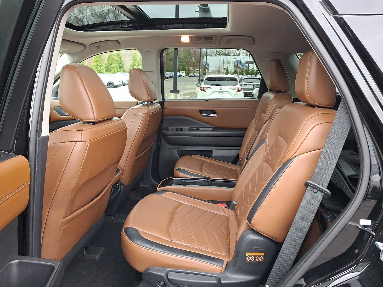 Used 2022 Nissan Pathfinder Platinum w/ Cargo Package AWD/4WD image 10