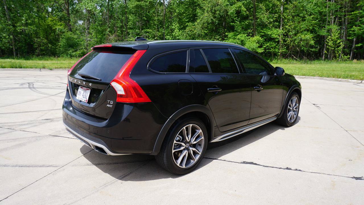 Used 2016 Volvo V60 T5 Cross Country AWD/4WD image 5