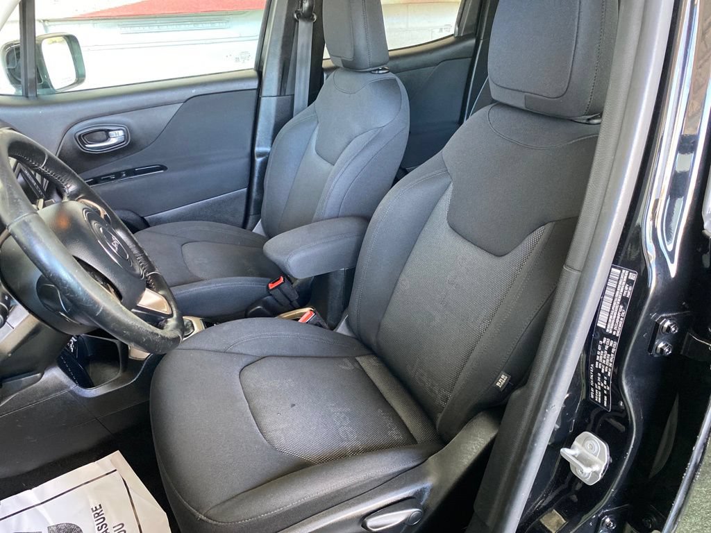 Used 2017 Jeep Renegade Latitude FWD image 13