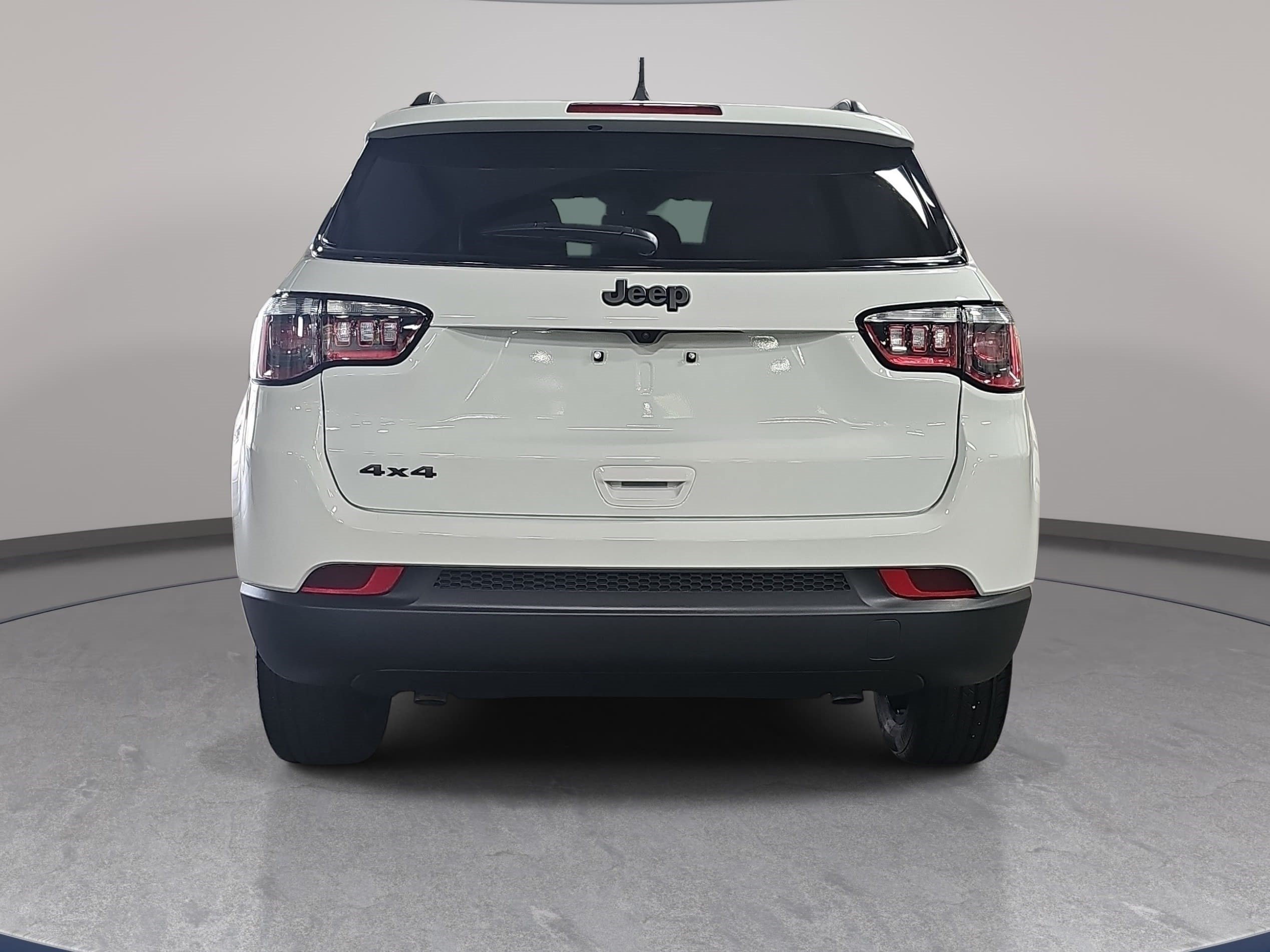 Used 2026 Jeep Compass Latitude AWD/4WD image 6