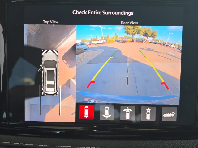 Certified 2025 Chrysler Pacifica Select AWD/4WD image 10