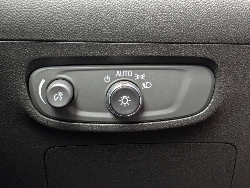 Used 2025 Buick Encore GX Sport Touring w/ Comfort Package FWD image 31