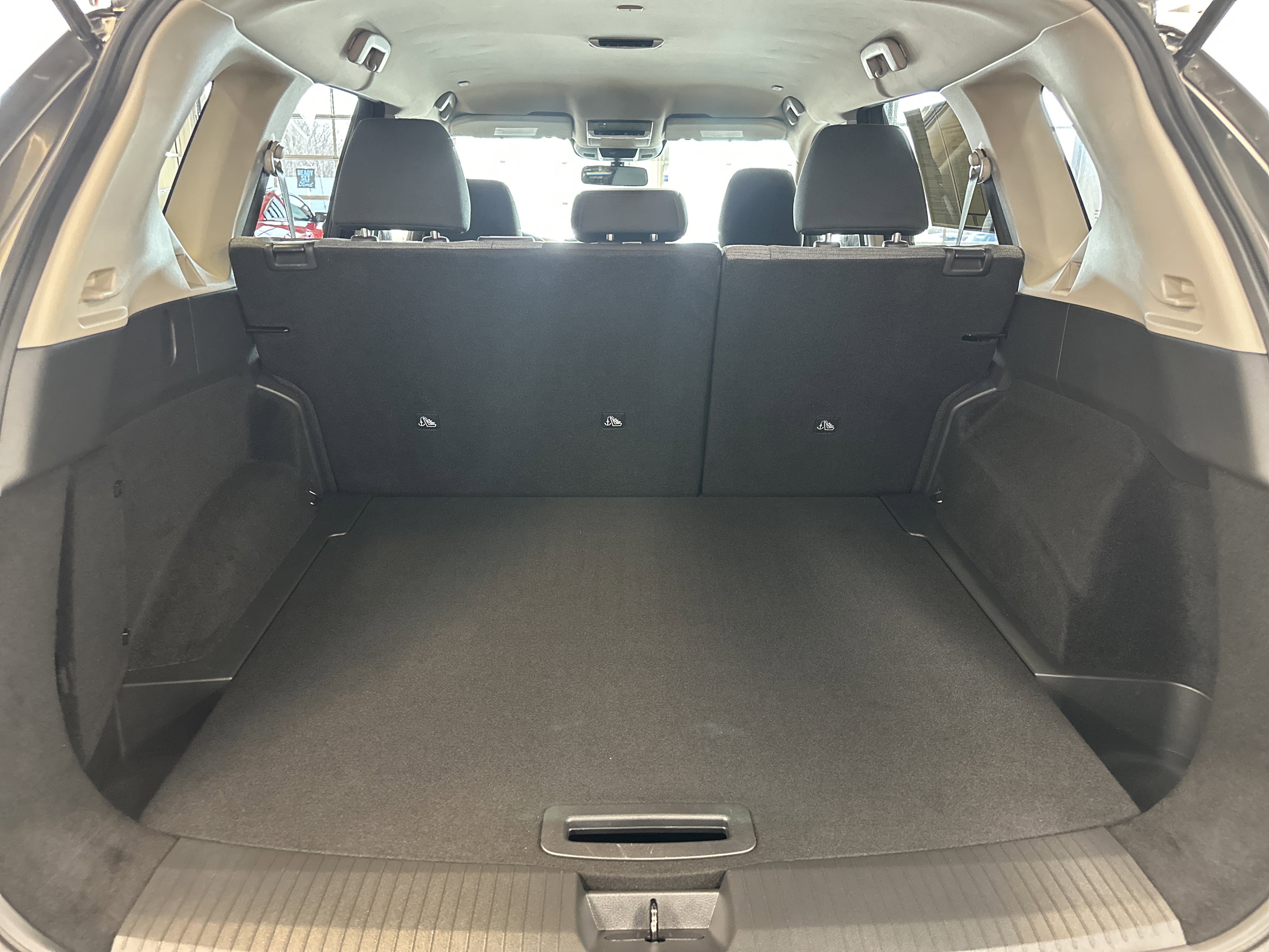 Used 2023 Nissan Rogue SV image 6