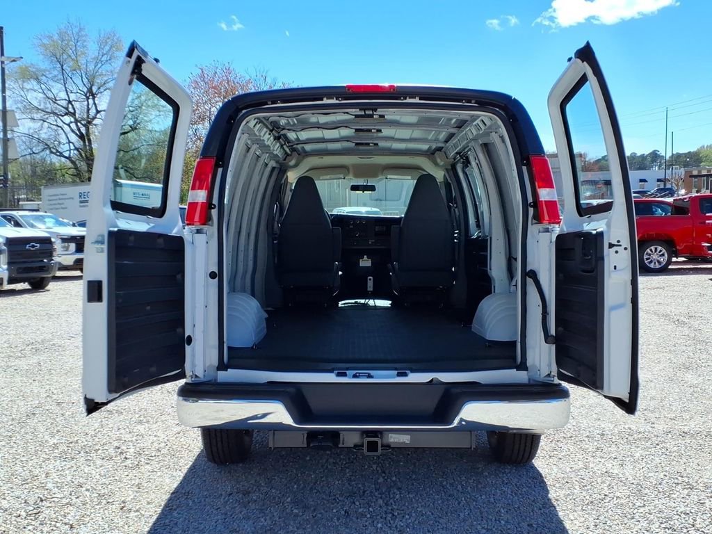 New 2026 Chevrolet Express 2500 w/ Driver Convenience Package RWD image 7