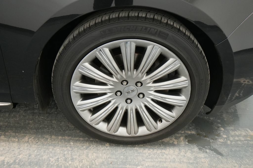 Used 2013 Lincoln MKS AWD image 11