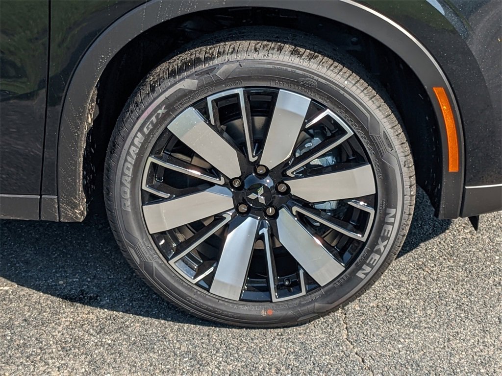 New 2025 Mitsubishi Outlander SE image 11