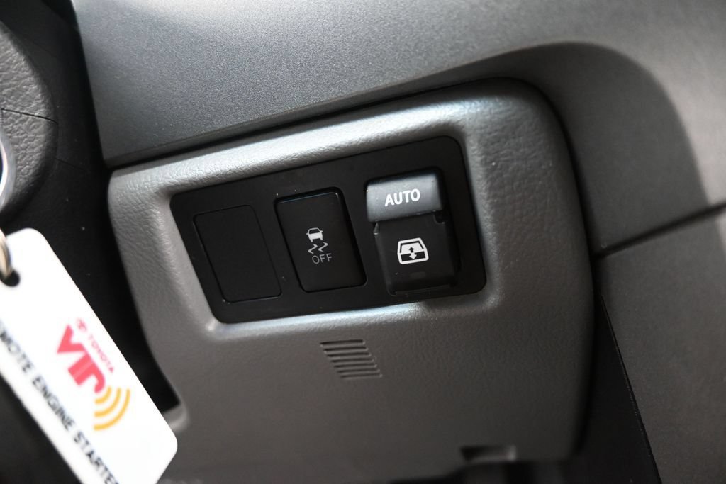 Used 2017 Toyota Sequoia Platinum AWD/4WD image 34
