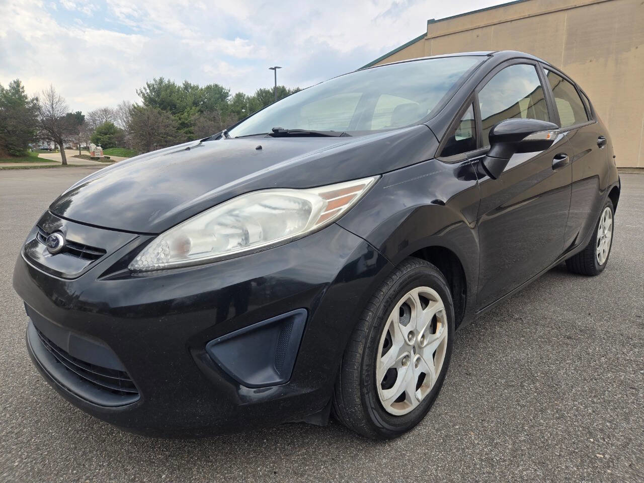 Used 2013 Ford Fiesta SE image 2