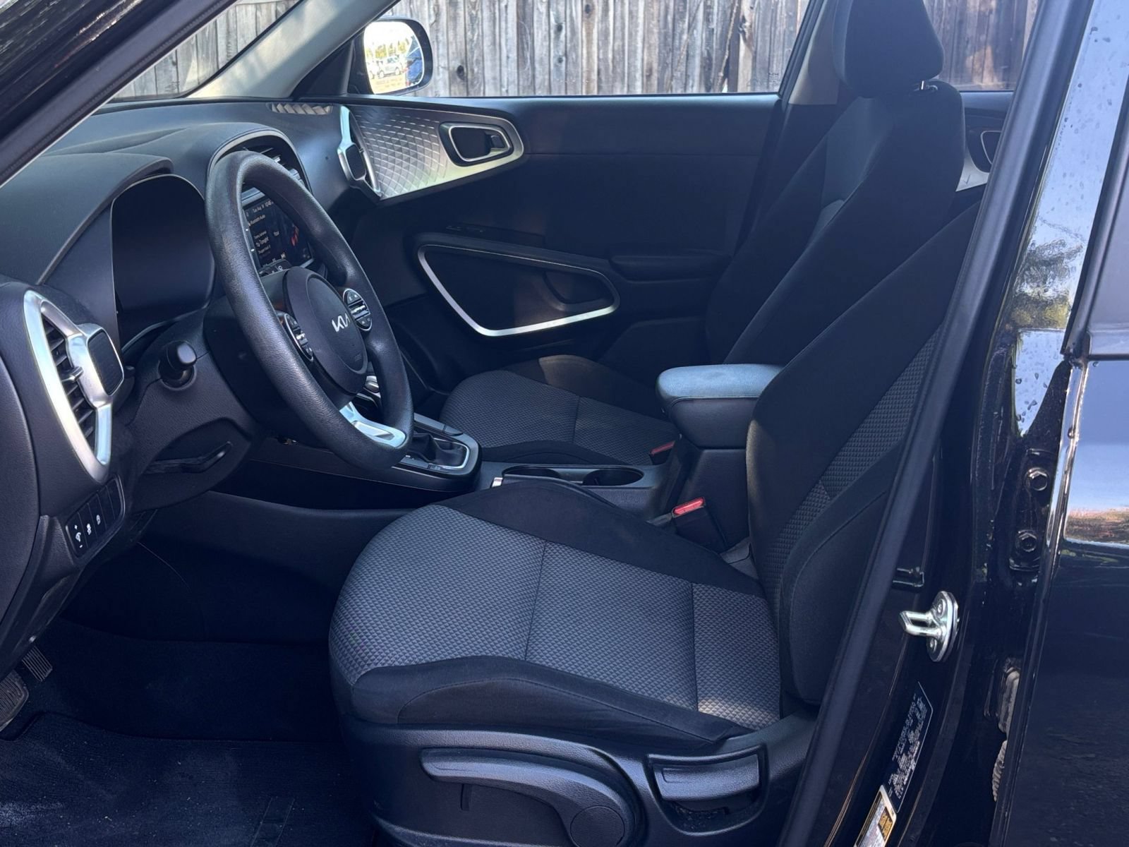Used 2025 Kia Soul LX w/ LX Technology Package FWD image 22