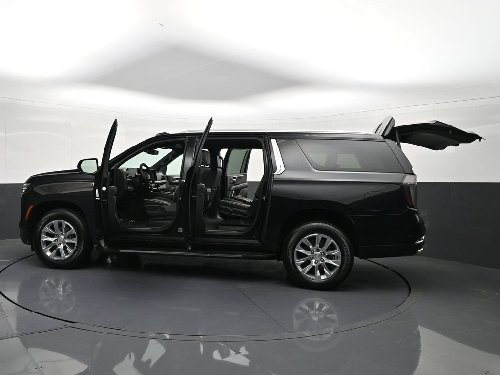 Used 2026 Chevrolet Suburban Premier AWD/4WD image 39