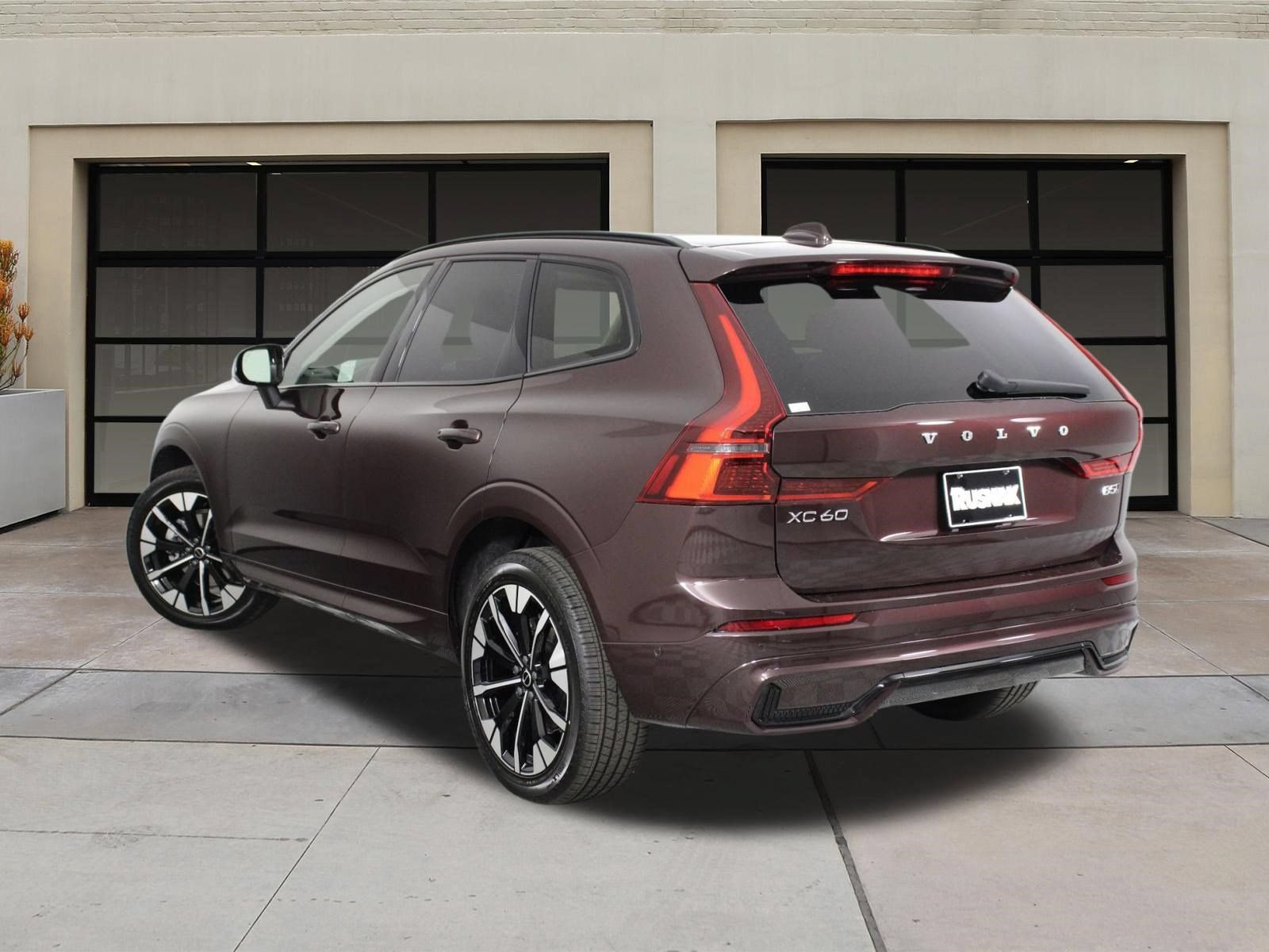 New 2026 Volvo XC60 B5 Plus AWD/4WD image 3
