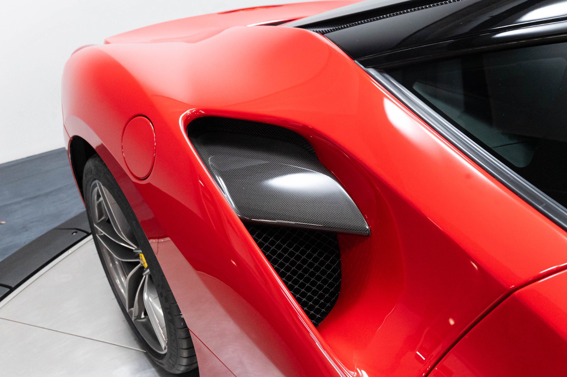 Used 2016 Ferrari 488 GTB RWD image 28