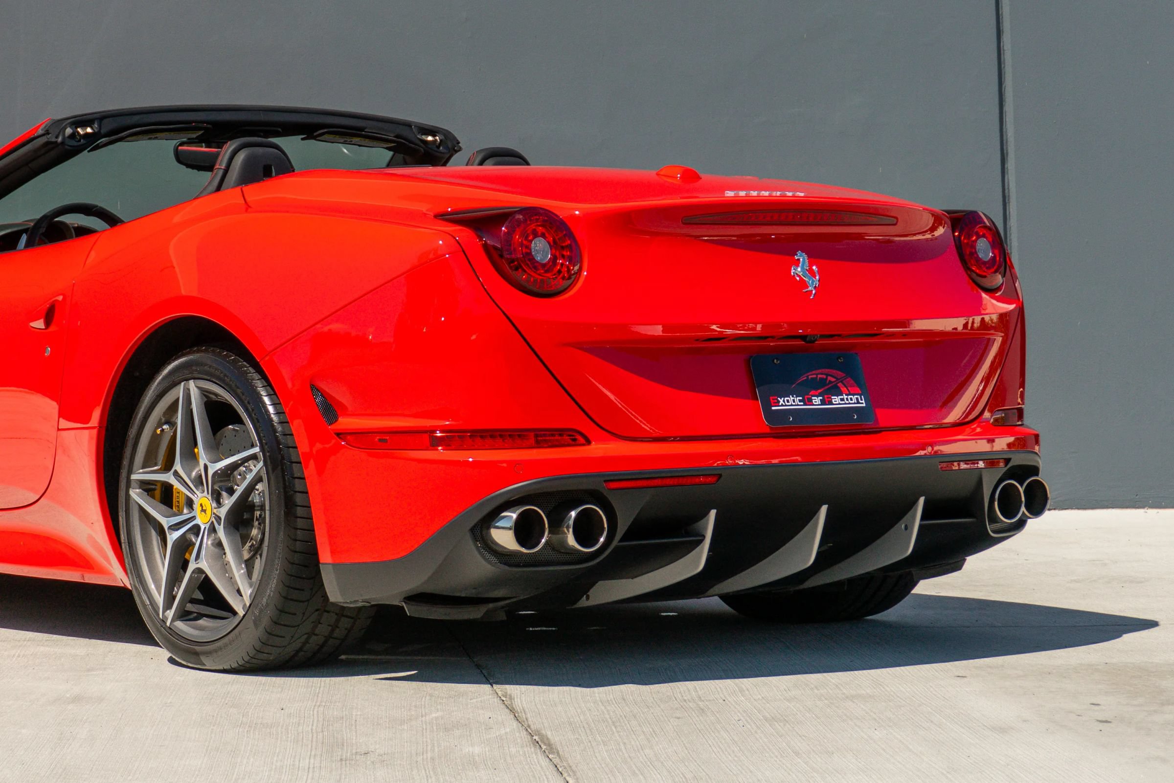 Used 2017 Ferrari California T RWD image 44