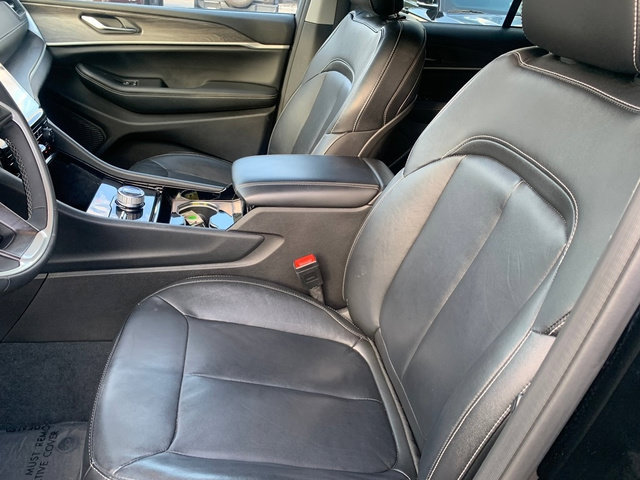 Used 2023 Jeep Grand Cherokee Limited AWD/4WD image 15