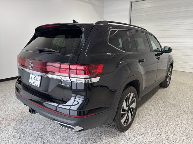 Used 2024 Volkswagen Atlas SE AWD/4WD image 3
