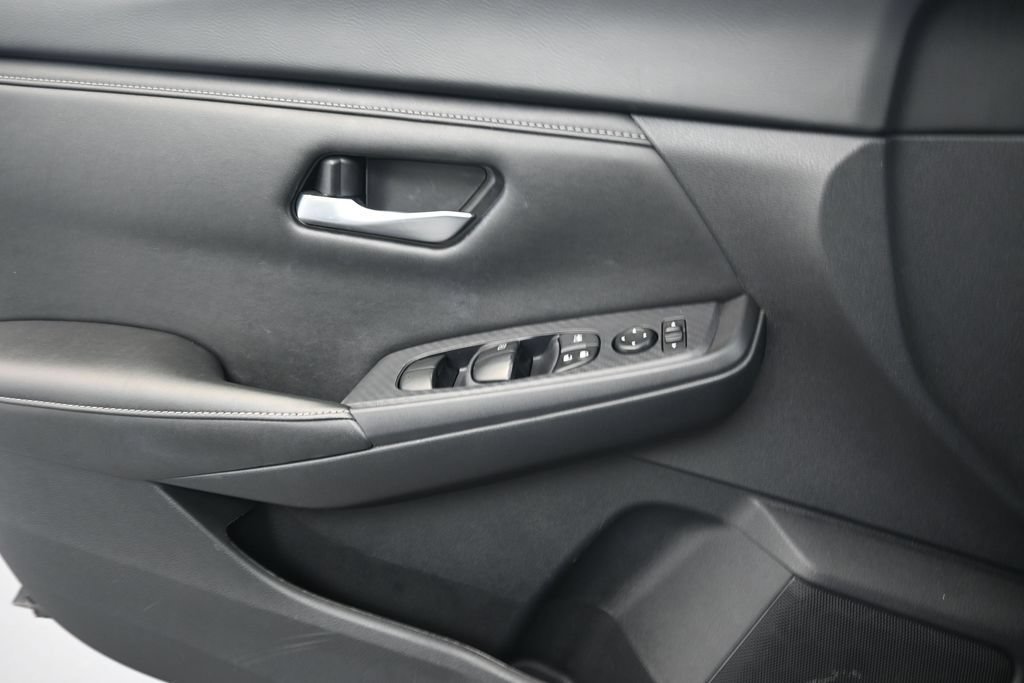 Used 2024 Nissan Sentra SV FWD image 14