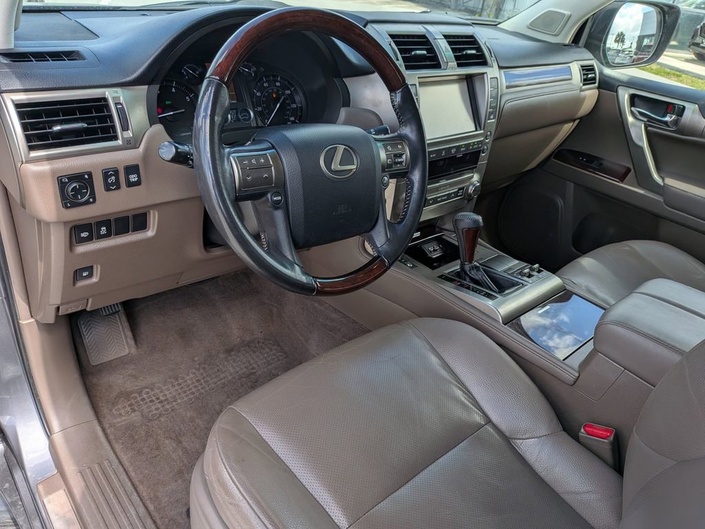 Used 2018 Lexus GX 460 Premium w/ Premium Package image 11