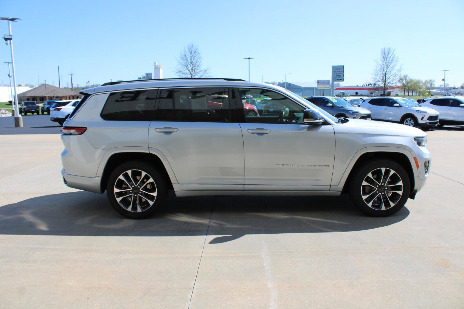Used 2021 Jeep Grand Cherokee L Overland w/ Luxury Tech Group IV image 6