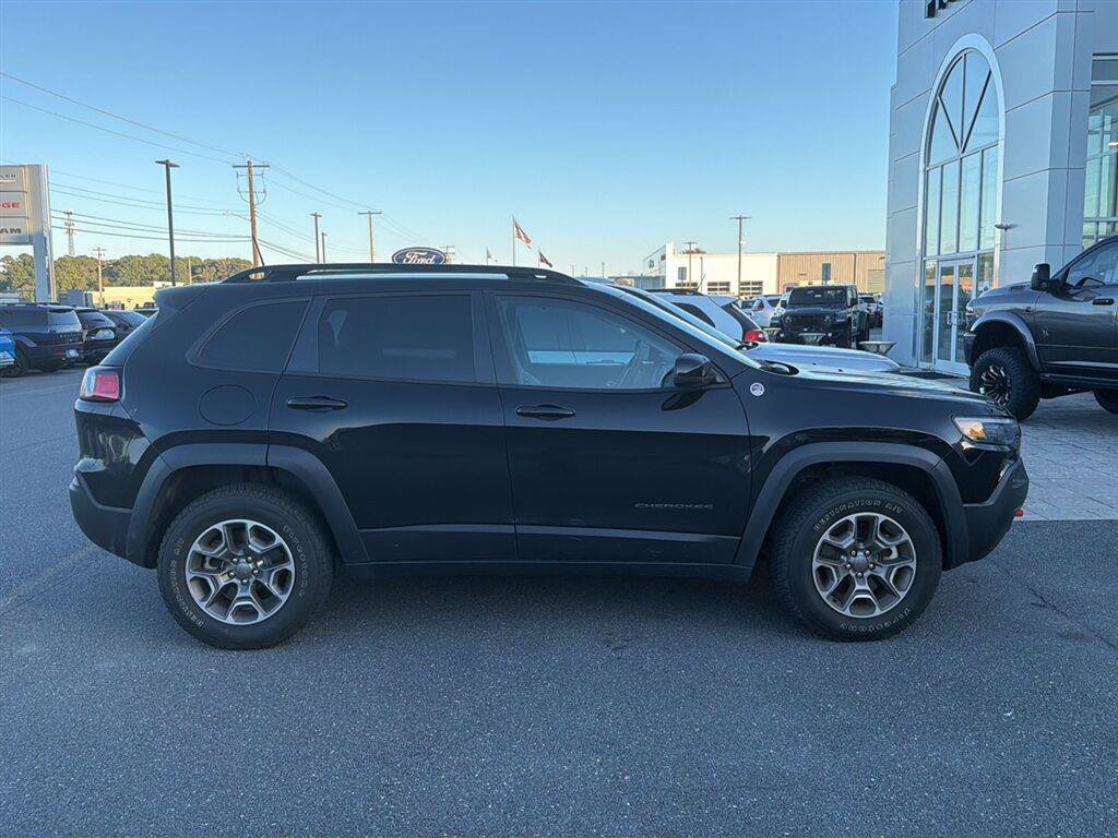 Used 2022 Jeep Cherokee Trailhawk w/ Premium Leather Package AWD/4WD image 3
