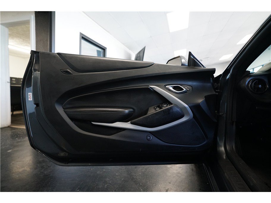 Used 2018 Chevrolet Camaro LT RWD image 13