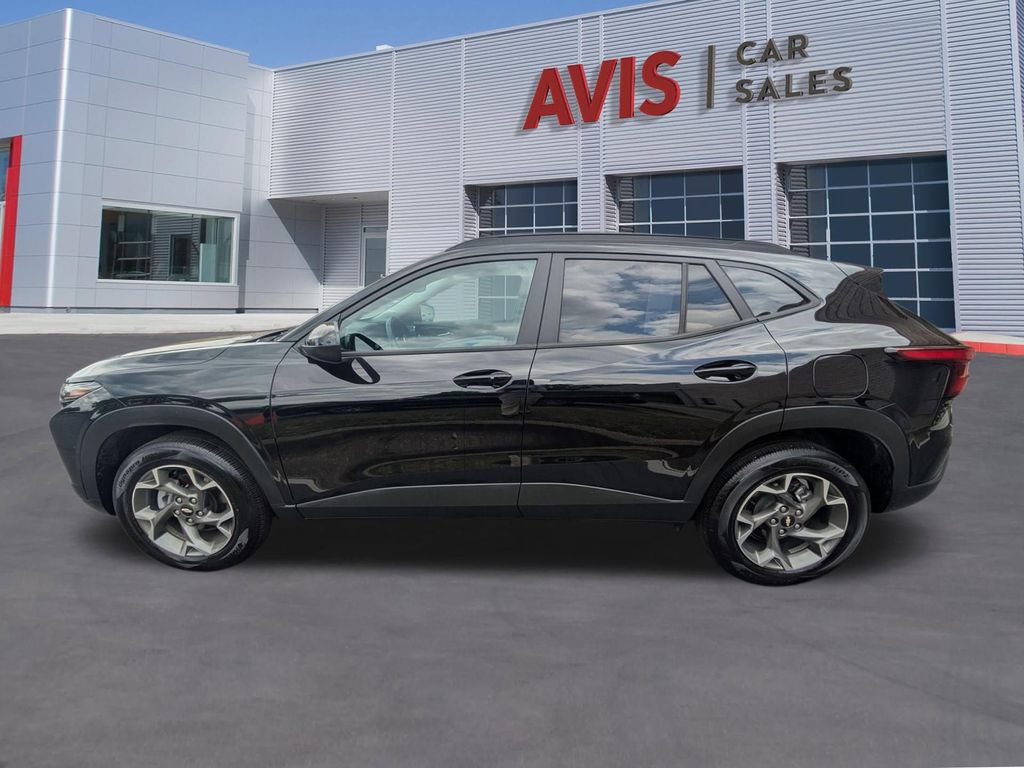 Used 2025 Chevrolet Trax LT w/ LT Convenience Package FWD image 9