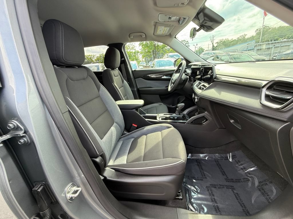 Used 2024 Chevrolet TrailBlazer LS w/ LS Convenience Package FWD image 24