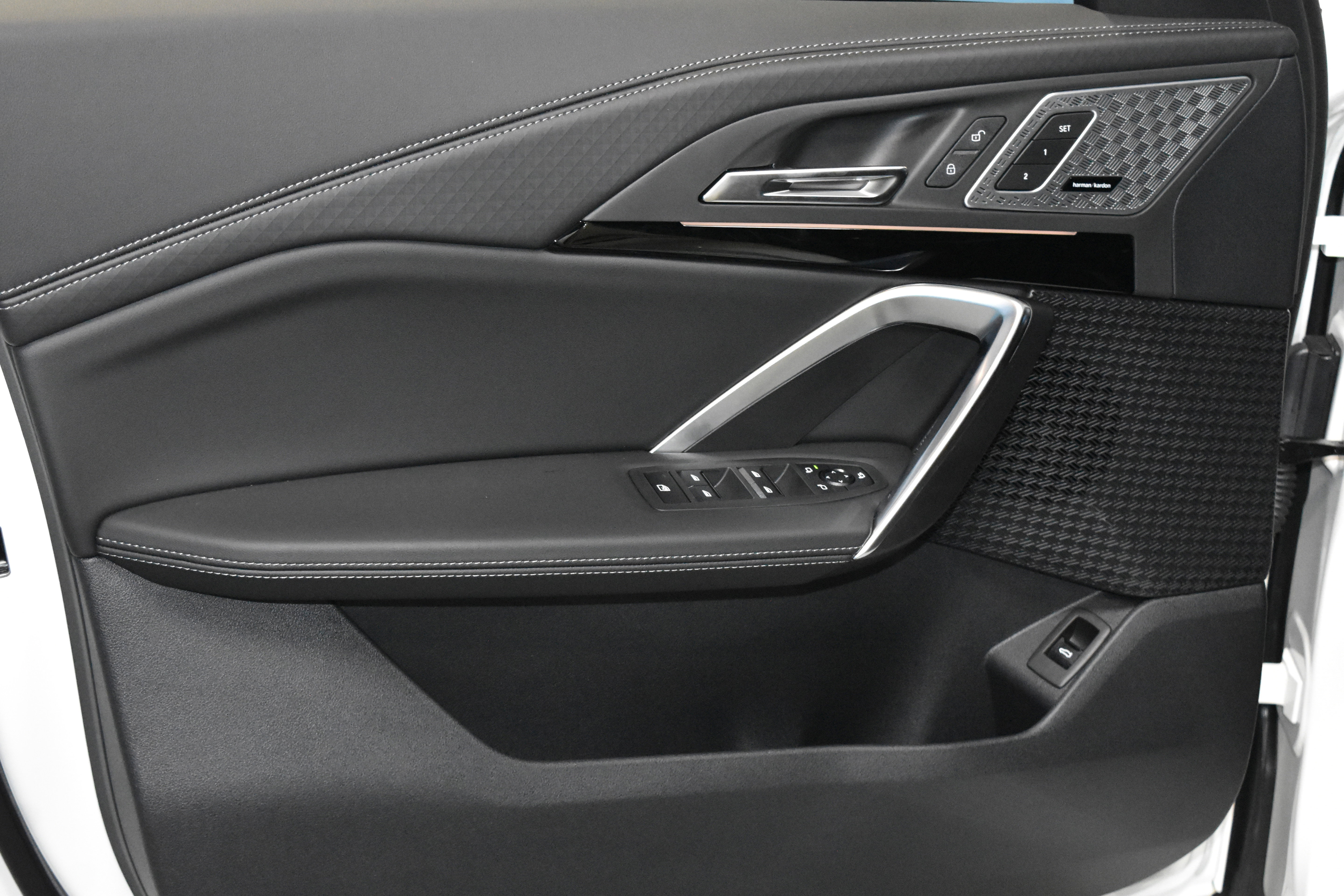 New 2025 BMW X2 xDrive28i w/ Technology Package image 3