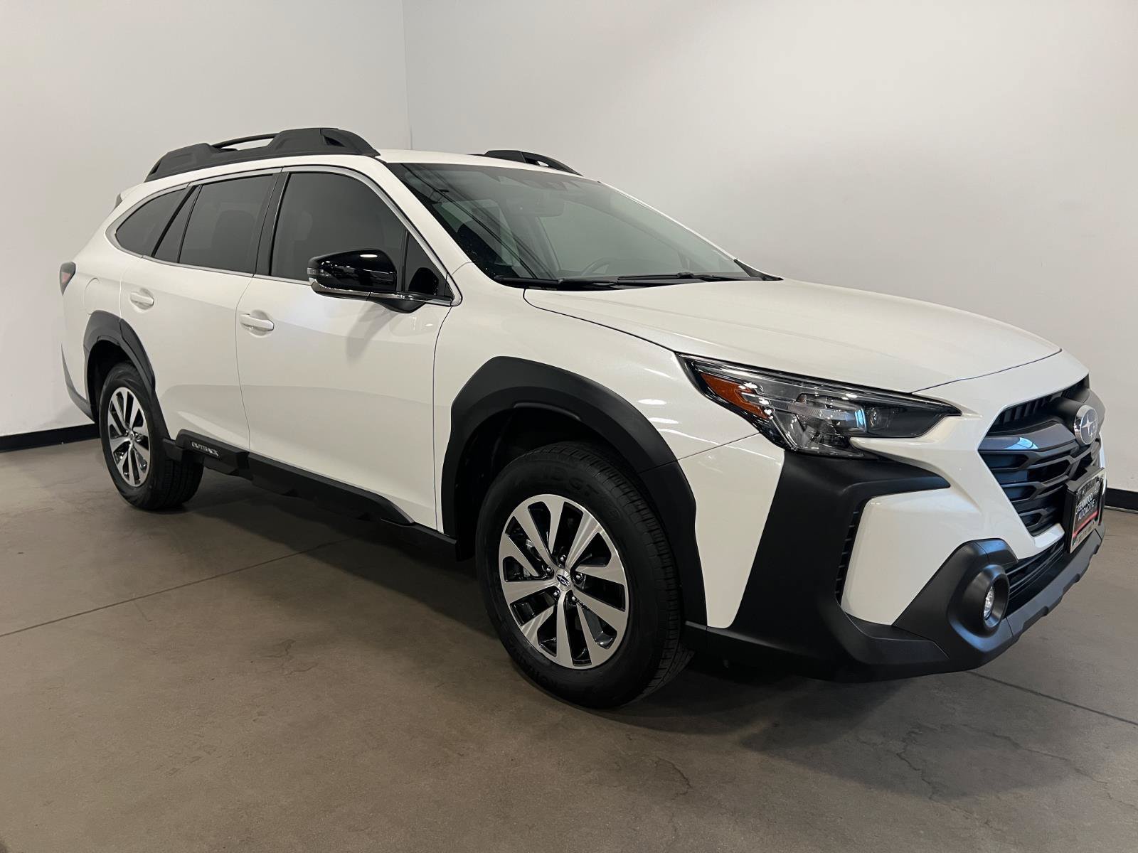Used 2024 Subaru Outback Premium AWD/4WD image 1