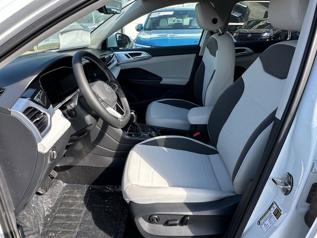 New 2025 Volkswagen Taos SE image 15