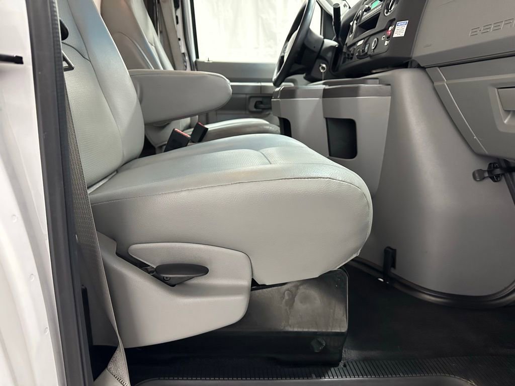 Used 2024 Ford E-350 and Econoline 350 Super Duty image 40