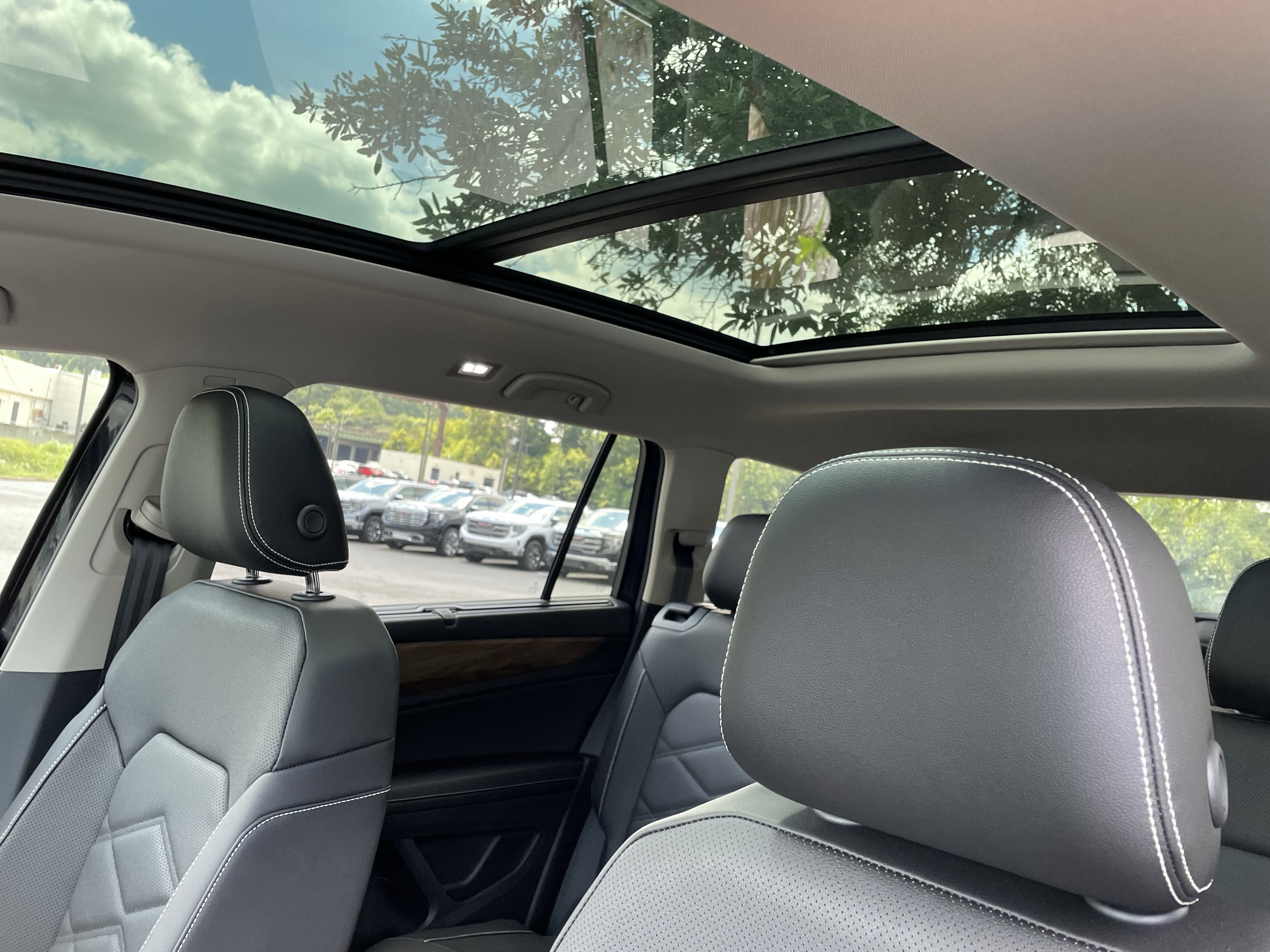 New 2026 Volkswagen Atlas SE image 16