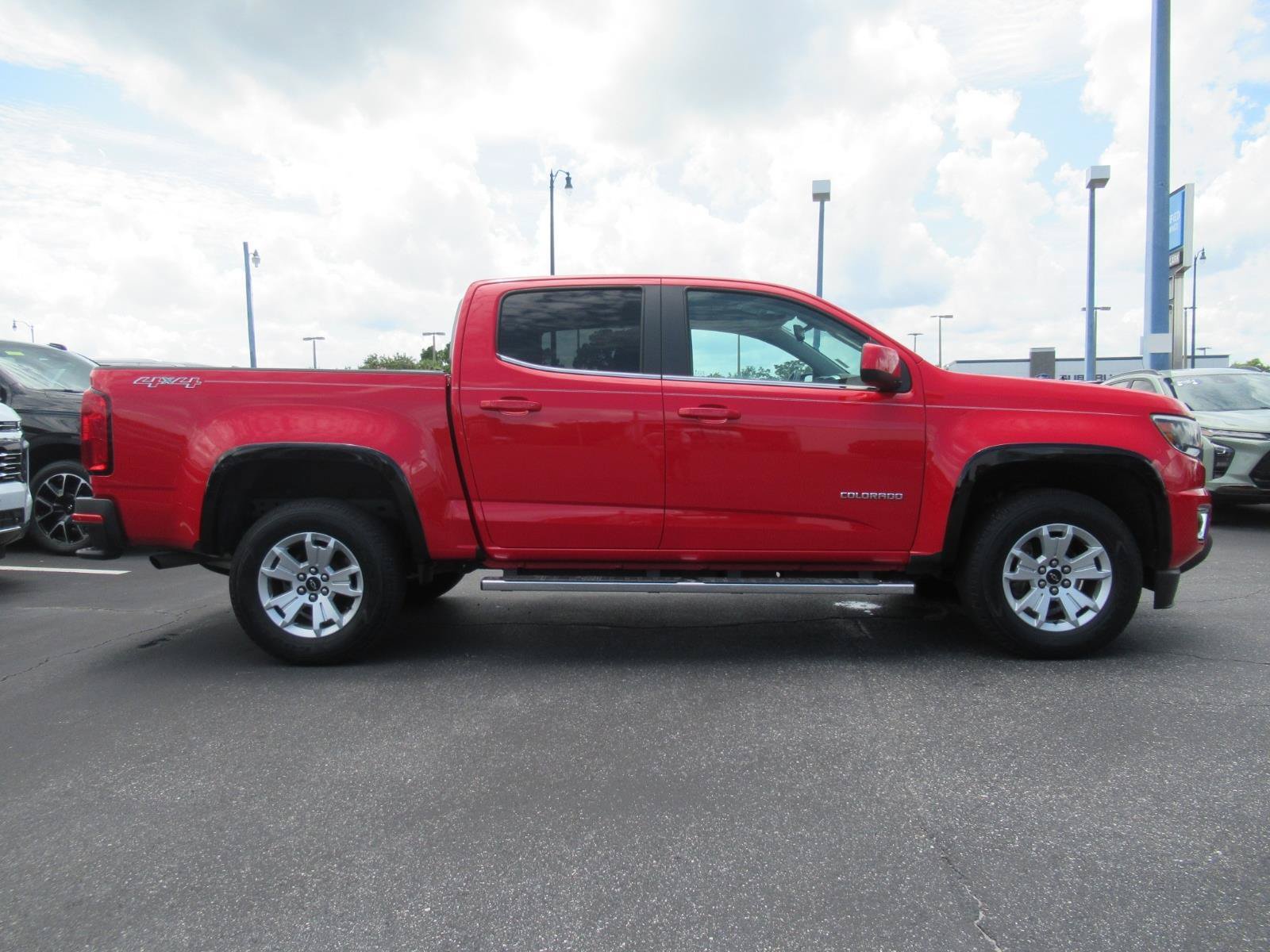 Used 2020 Chevrolet Colorado LT w/ LPO, Premium Interior Package AWD/4WD image 4