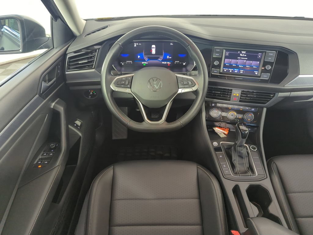 Used 2024 Volkswagen Jetta SE FWD image 13