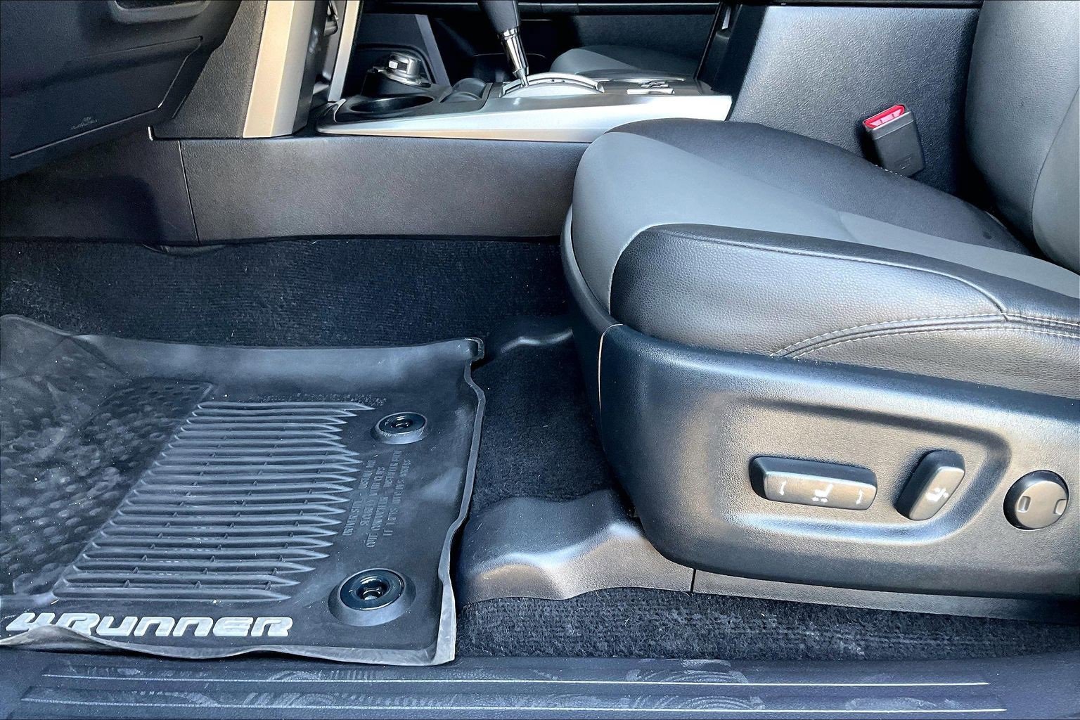 Used 2020 Toyota 4Runner SR5 Premium image 16