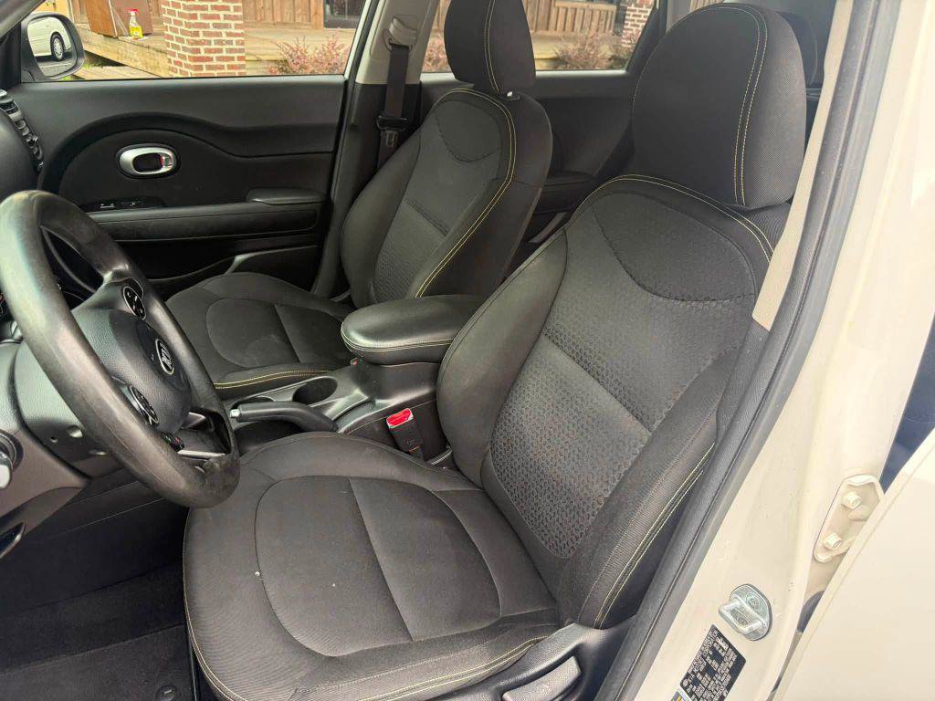 Used 2014 Kia Soul + FWD image 15