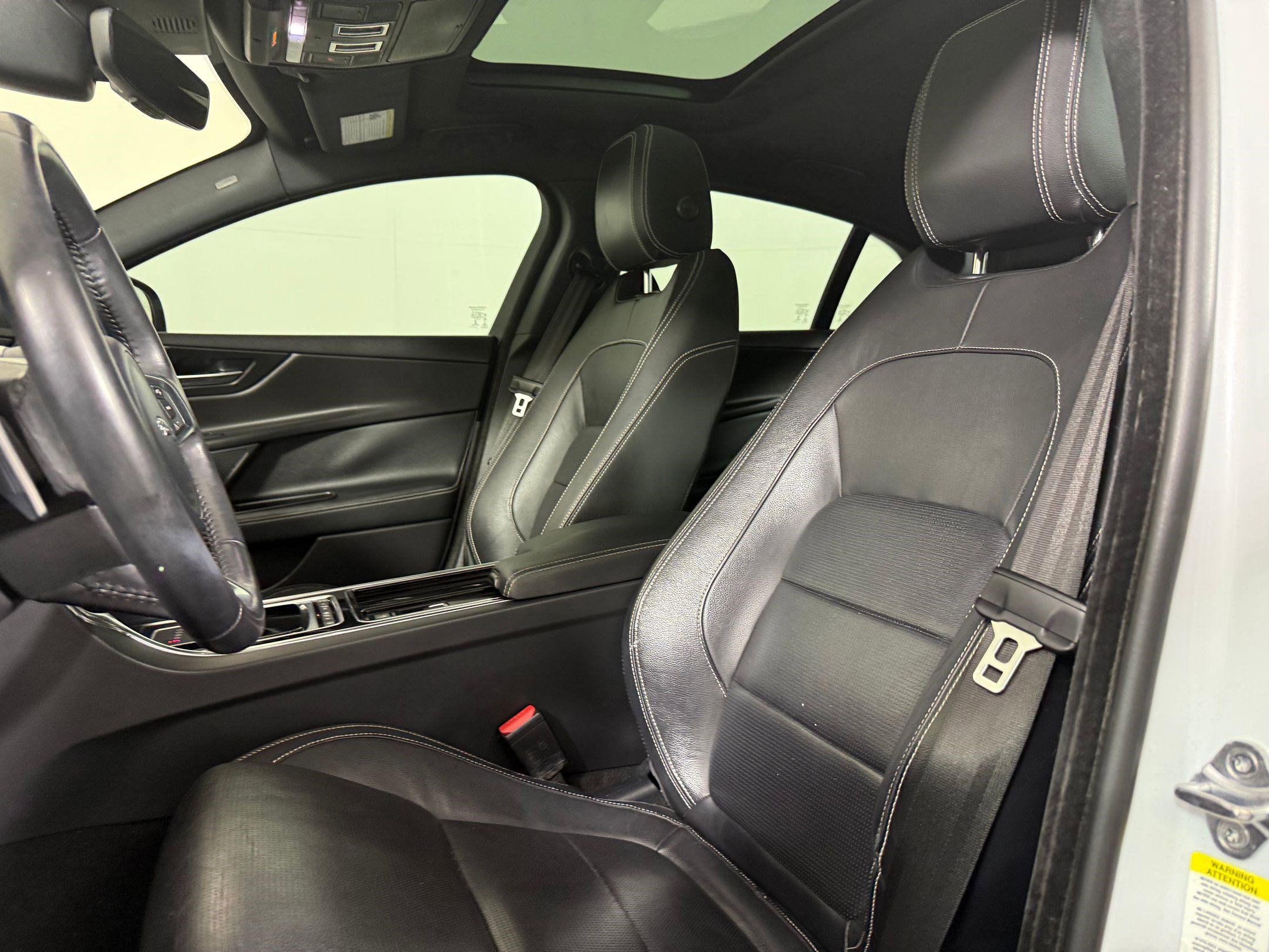 Used 2019 Jaguar XE Landmark Edition image 14