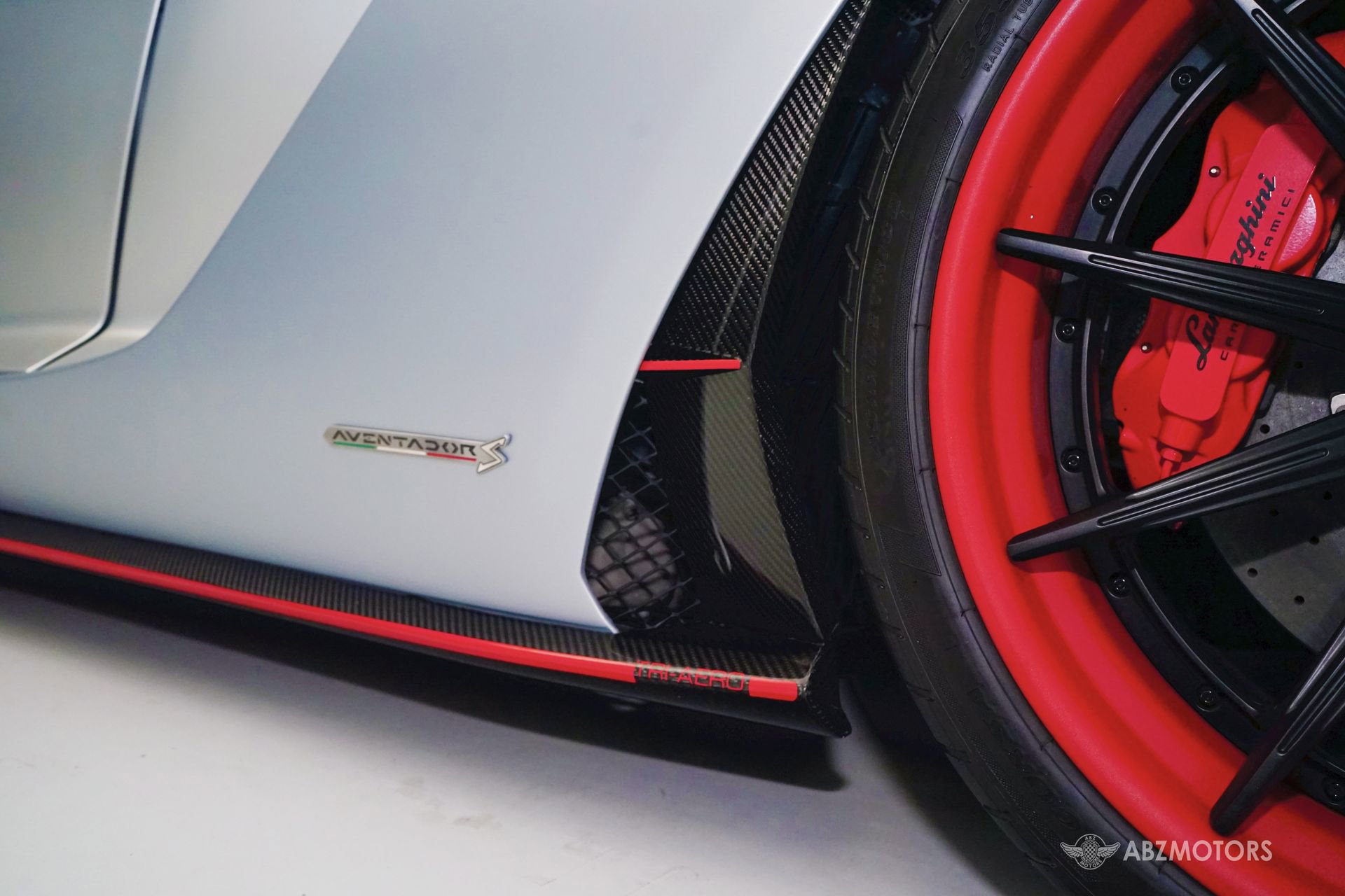 Used 2018 Lamborghini Aventador S image 14