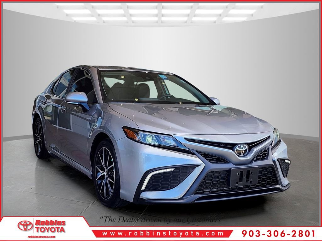 Used 2024 Toyota Camry SE FWD image 1