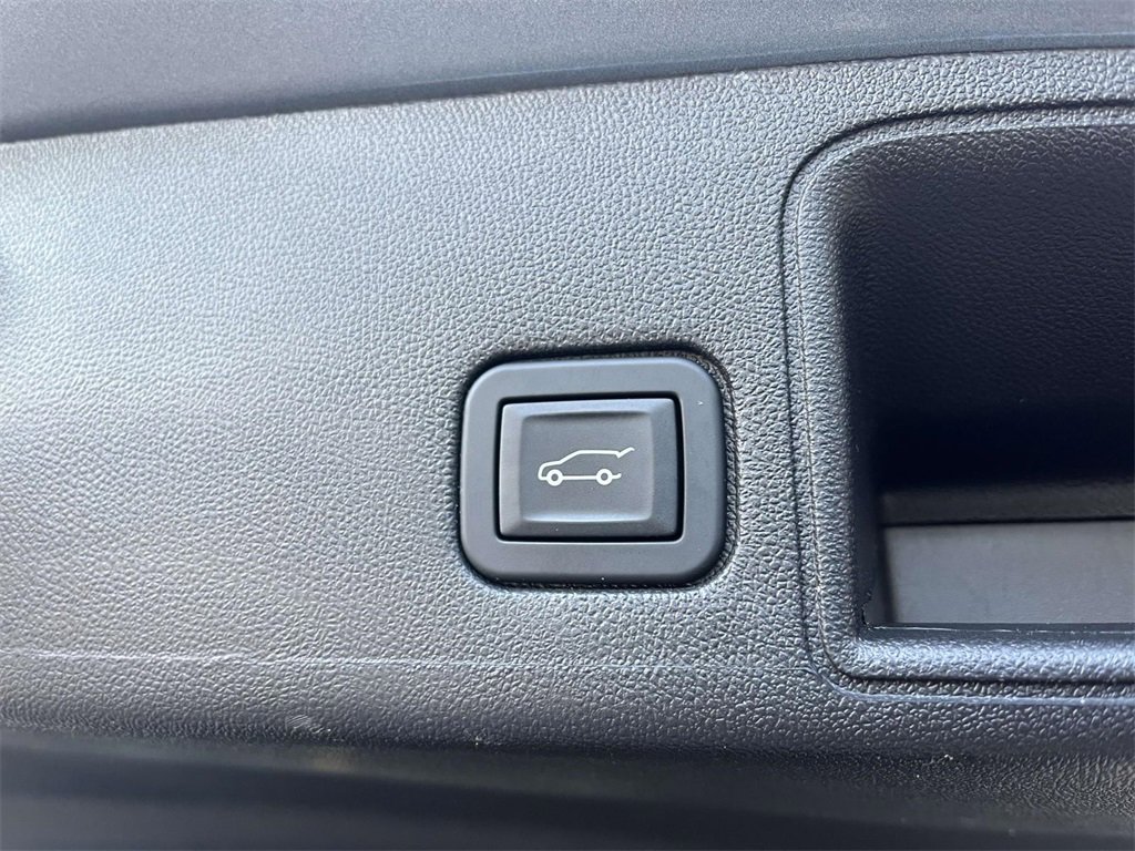 Used 2024 GMC Terrain SLT image 14