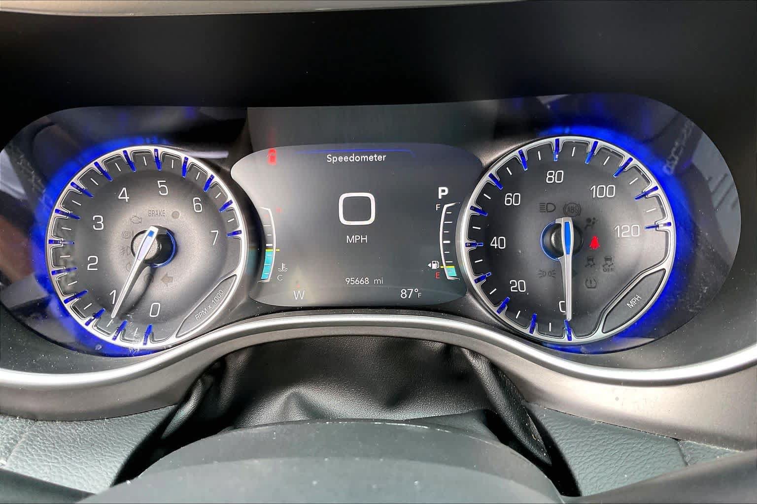 Used 2023 Chrysler Pacifica Touring-L FWD image 22
