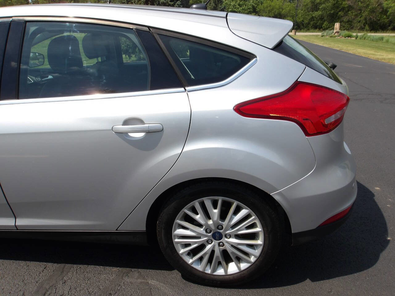 Used 2015 Ford Focus Titanium FWD image 35
