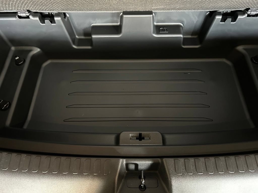 New 2026 Chevrolet Traverse RS w/ LPO, Floor Liner Package AWD/4WD image 18