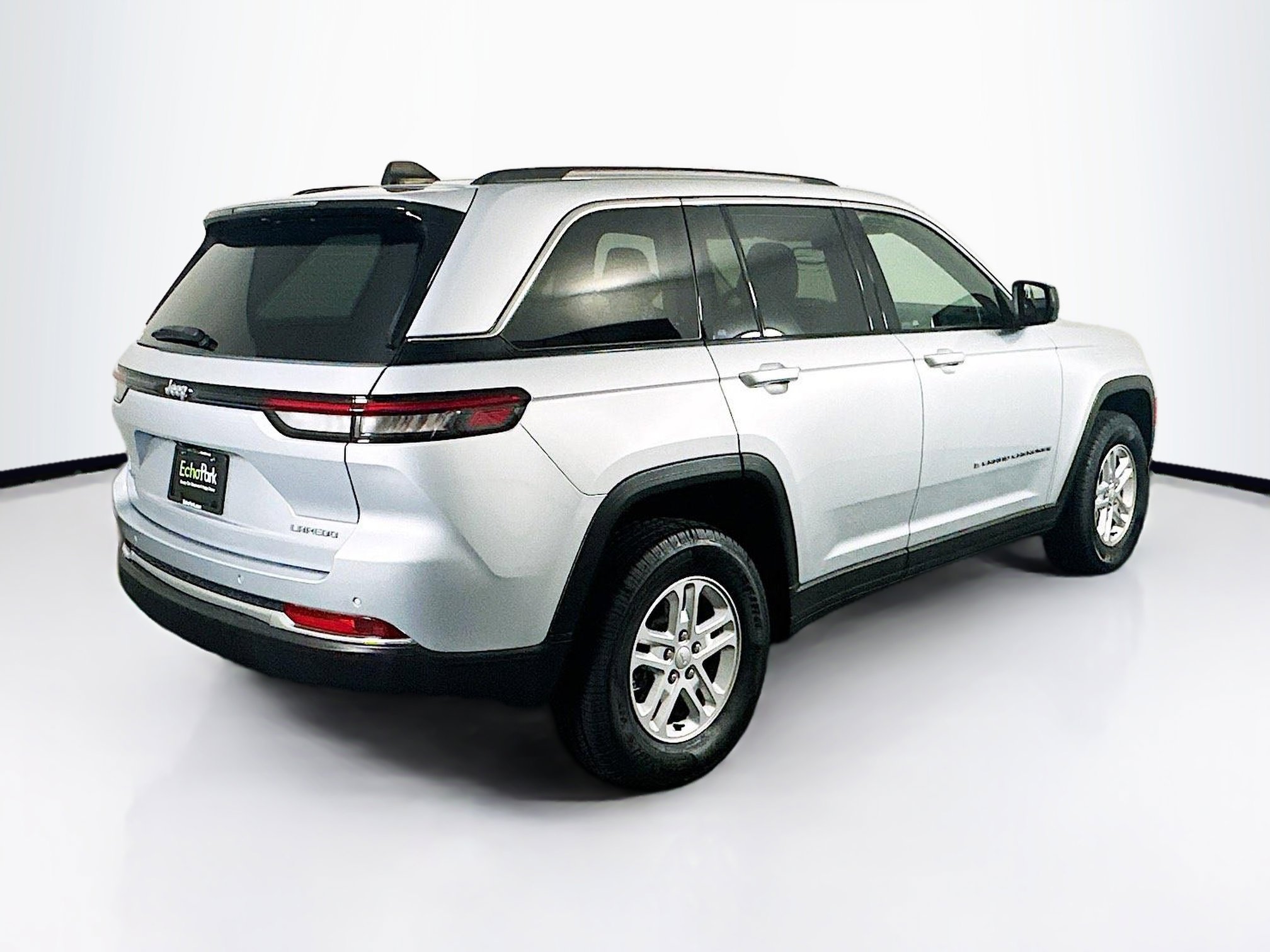 Used 2023 Jeep Grand Cherokee Laredo image 9